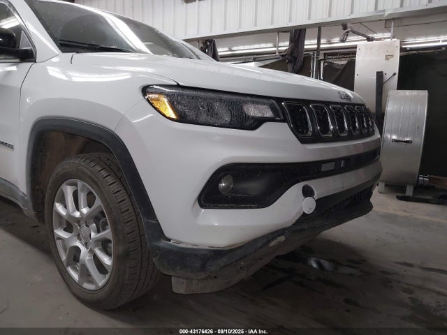 Jeep Compass Latitude Lux Fwd
