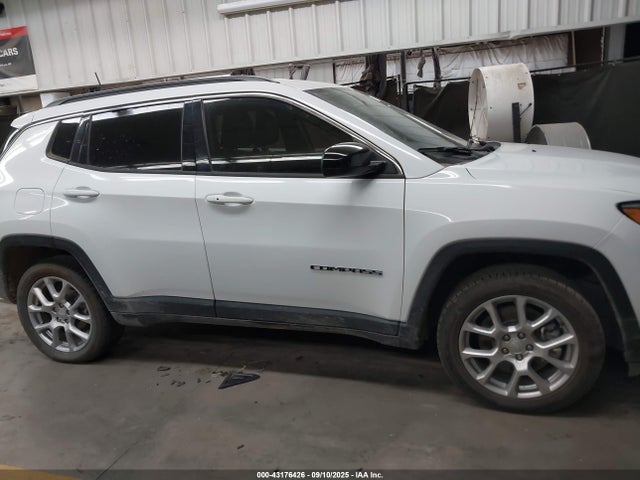 Jeep Compass Latitude Lux Fwd
