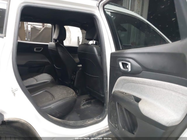 Jeep Compass Latitude Lux Fwd