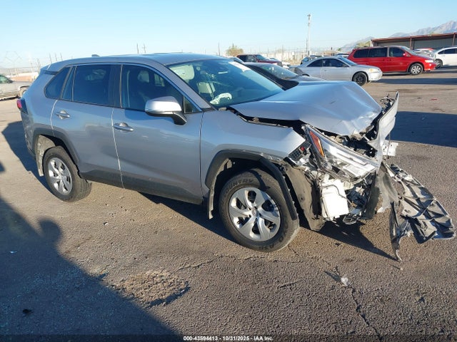 Salvage Toyota RAV4 Image