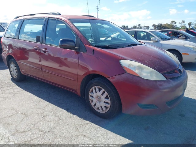 Salvage Toyota Sienna Image
