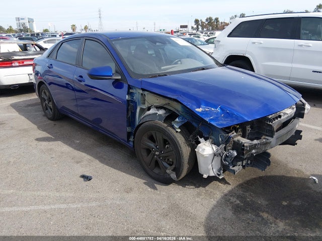 Salvage Hyundai ELANTRA Image