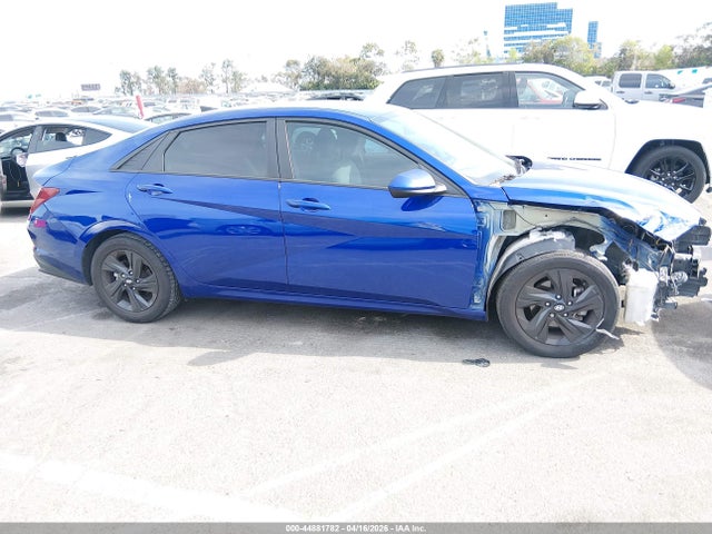Hyundai ELANTRA Sel