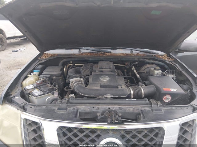 Nissan Pathfinder Silver