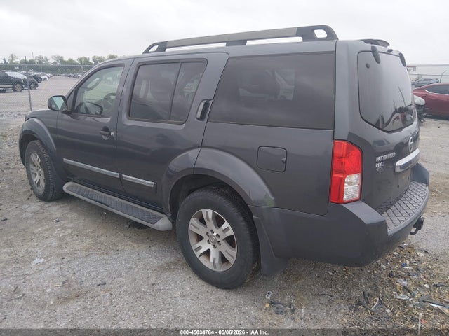 Nissan Pathfinder Silver