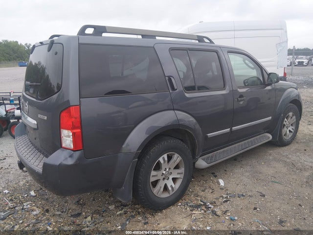 Nissan Pathfinder Silver