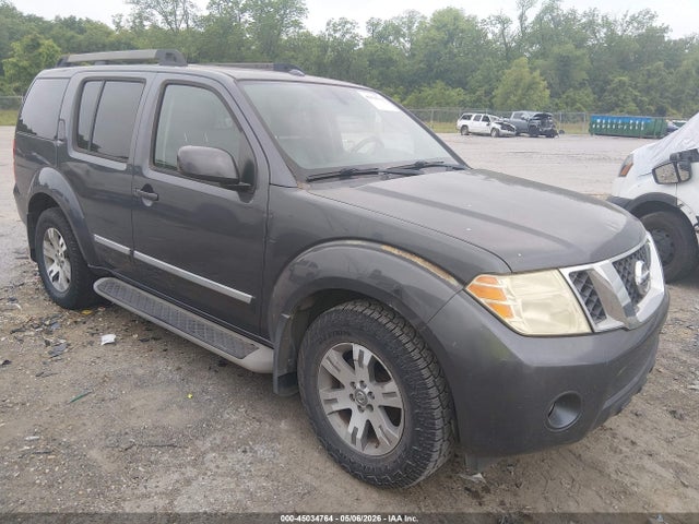 Salvage Nissan Pathfinder Image