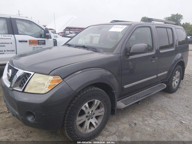 Nissan Pathfinder Silver