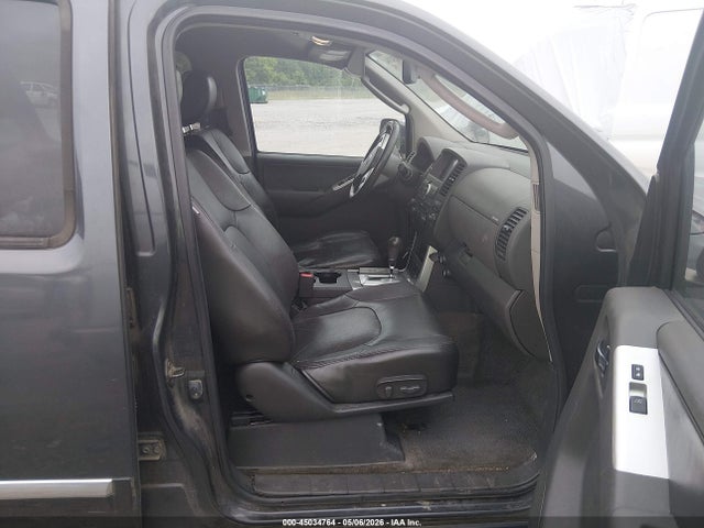Nissan Pathfinder Silver