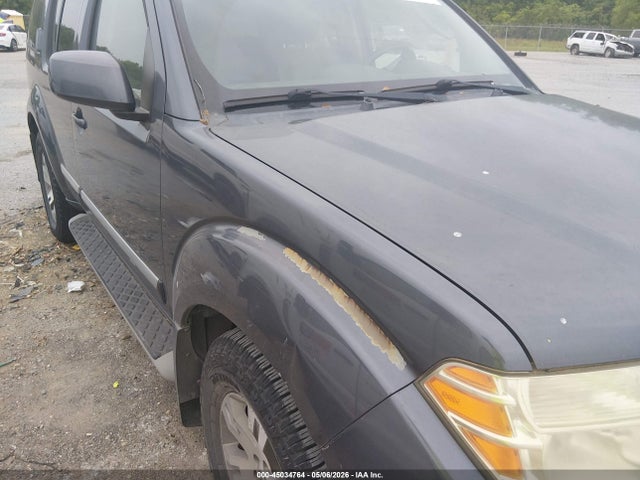 Nissan Pathfinder Silver
