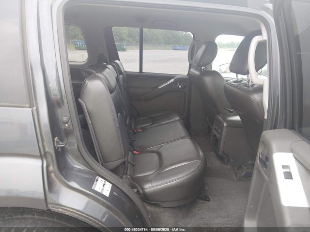Nissan Pathfinder Silver