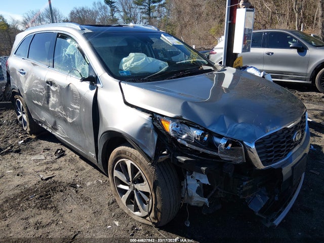 Salvage Kia Sorento Image