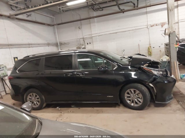 Toyota Sienna Le