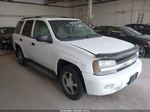 Salvage Chevrolet Trailblazer Image