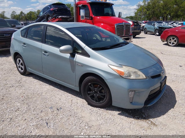 Salvage Toyota Prius Image