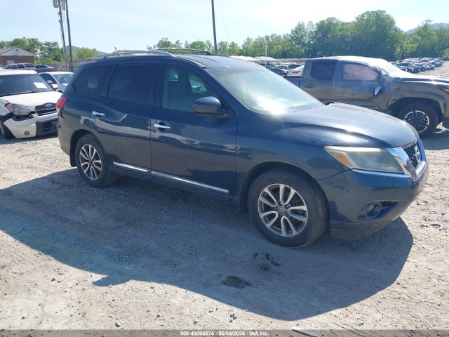 Salvage Nissan Pathfinder Image