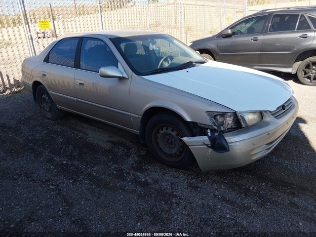 Salvage Toyota Camry Image