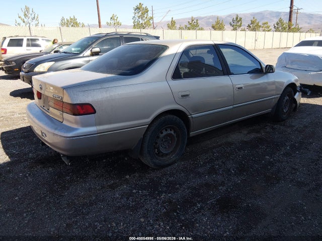 Toyota Camry Le V6