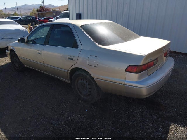 Toyota Camry Le V6