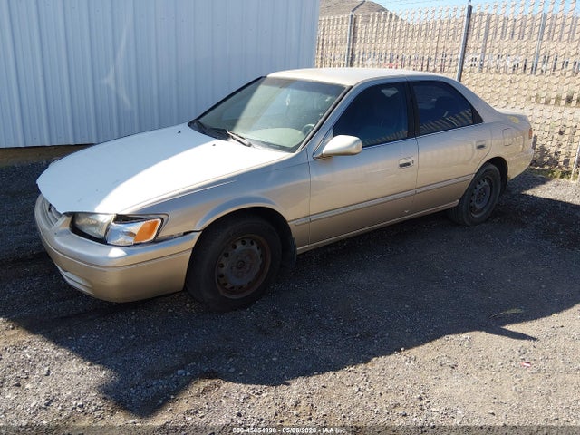 Toyota Camry Le V6