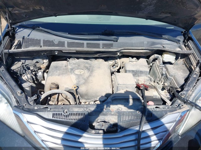Toyota Sienna Le 8 Passenger