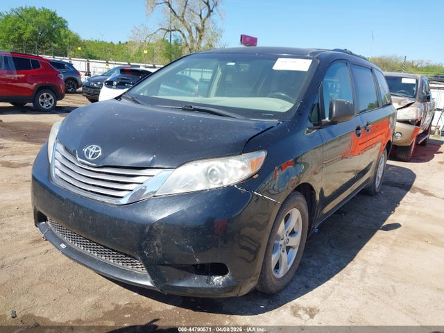 Toyota Sienna Le 8 Passenger