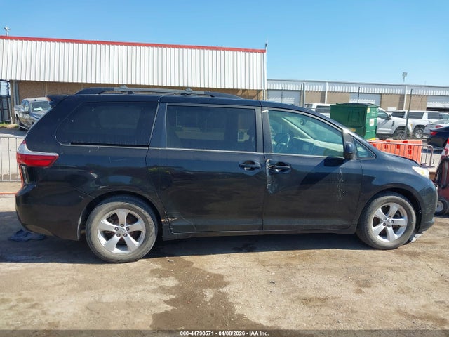 Toyota Sienna Le 8 Passenger