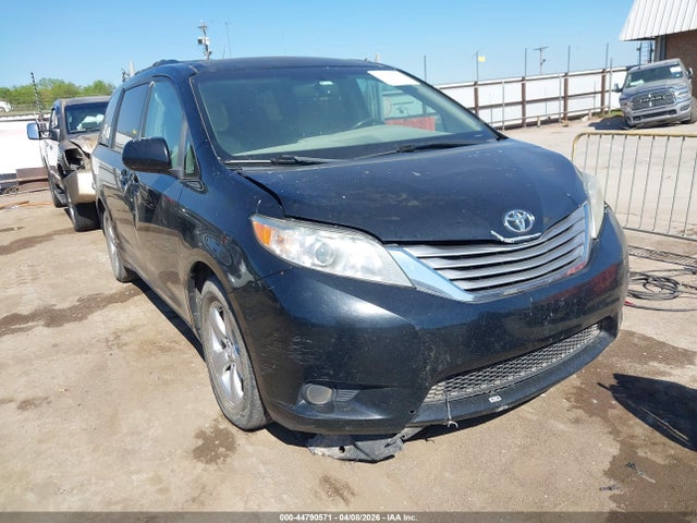 Salvage Toyota Sienna Image