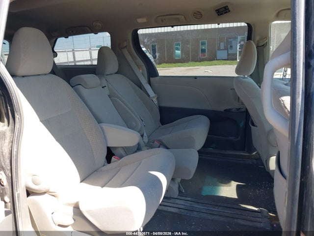 Toyota Sienna Le 8 Passenger