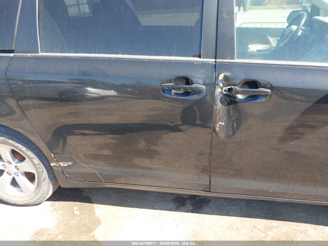 Toyota Sienna Le 8 Passenger