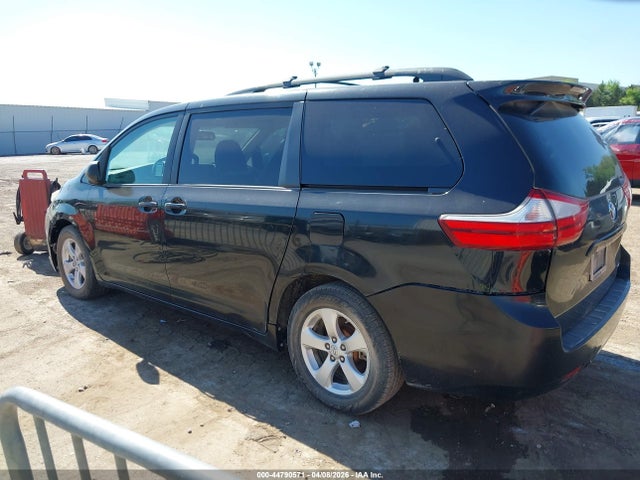 Toyota Sienna Le 8 Passenger