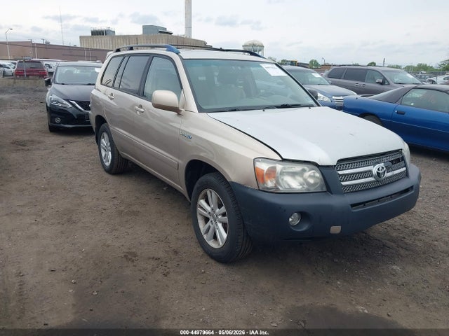 Salvage Toyota Highlander Image