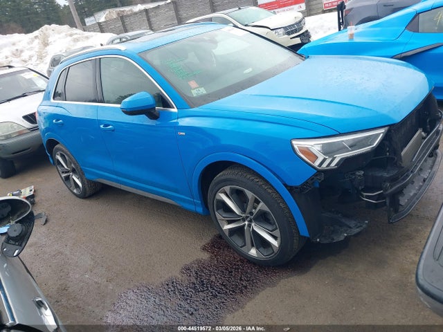 Salvage Audi Q3 Image