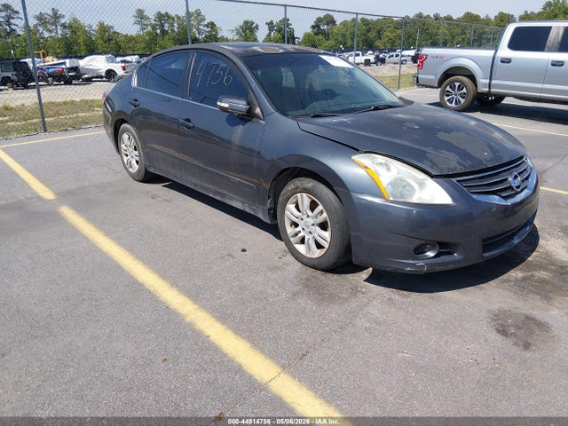 Salvage Nissan Altima Image
