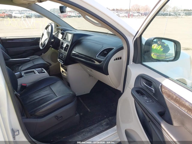 Chrysler Town & Country Touring