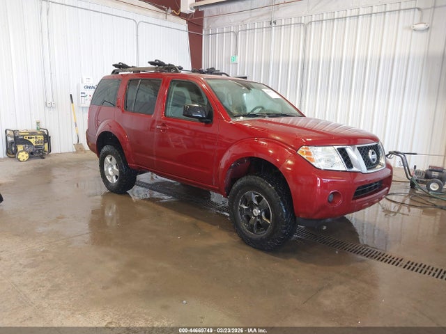Salvage Nissan Pathfinder Image