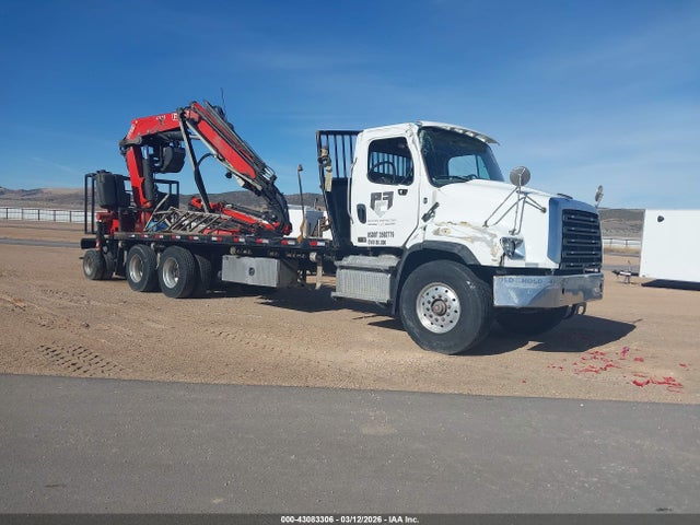 Salvage Freightliner 114sd Image
