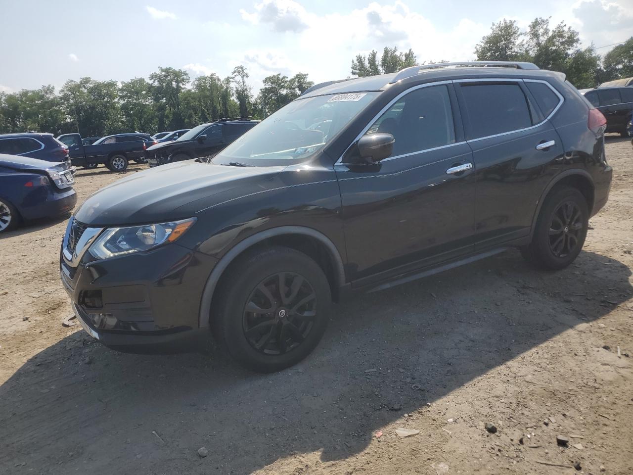 Salvage Nissan Rogue Image