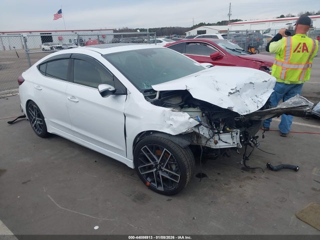 Salvage Hyundai ELANTRA Image