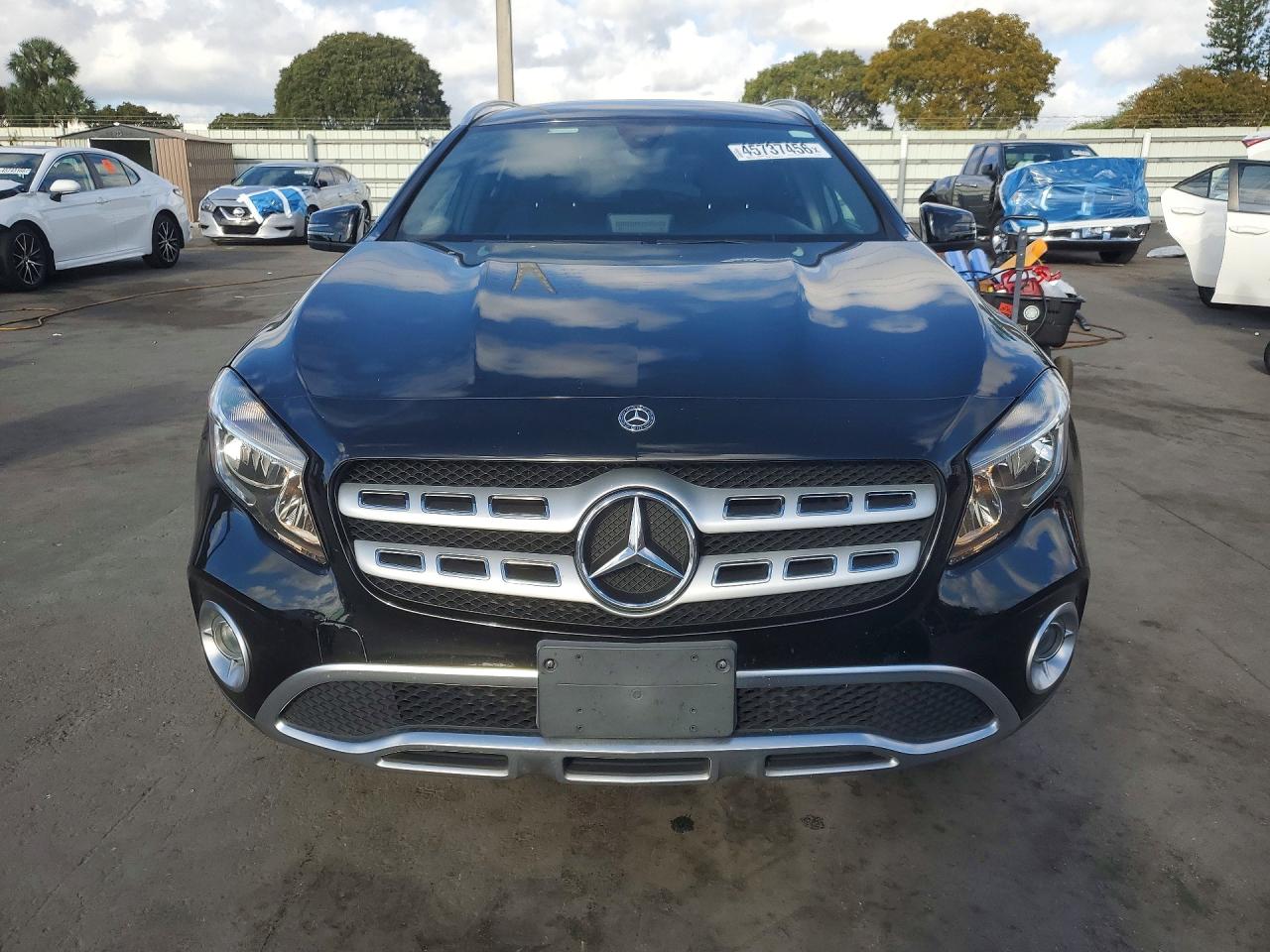 Mercedes-Benz GLA 250