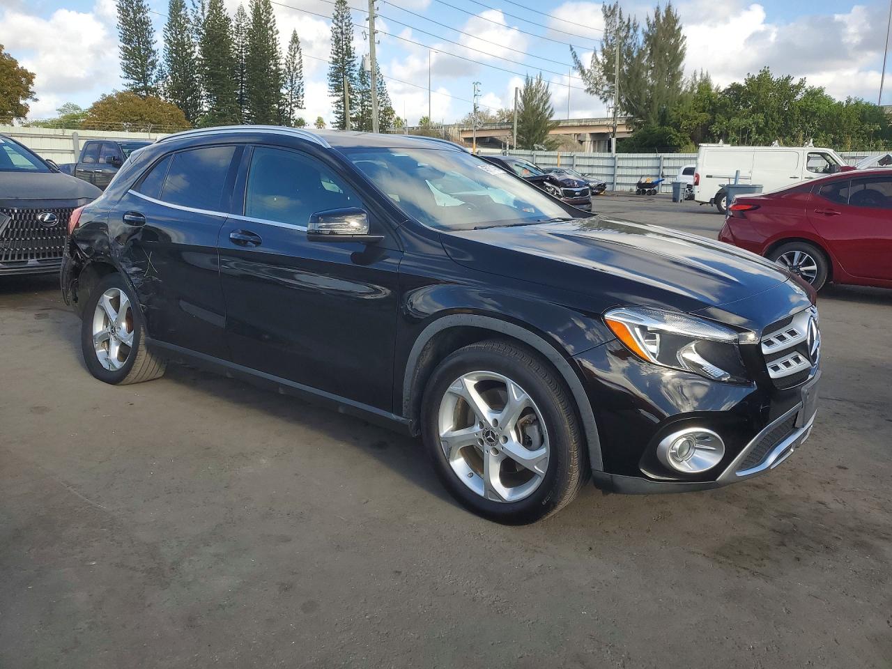 Mercedes-Benz GLA 250