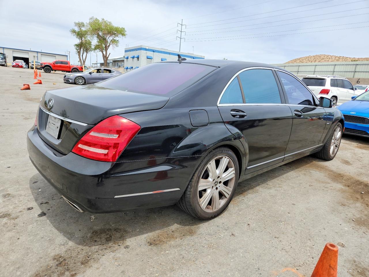 Mercedes-Benz S-Class 550