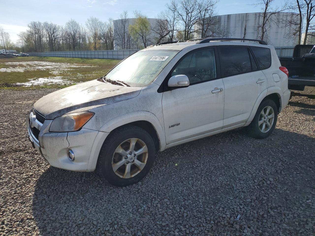 Salvage Toyota RAV4 Image