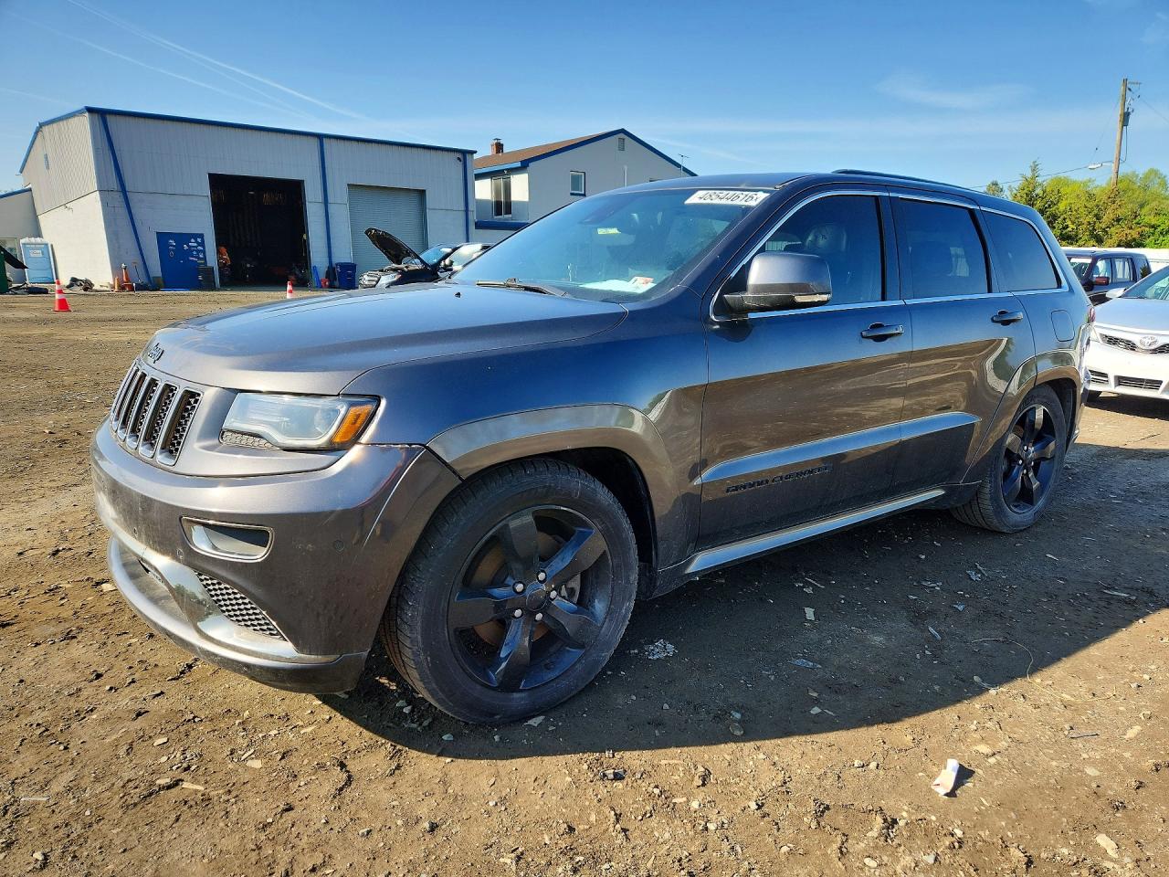 Salvage Jeep Cherokee Image