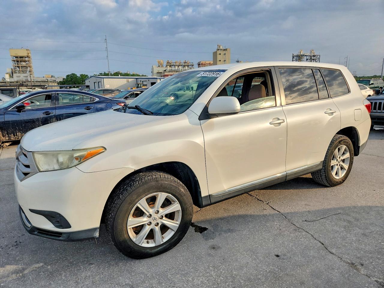Salvage Toyota Highlander Image