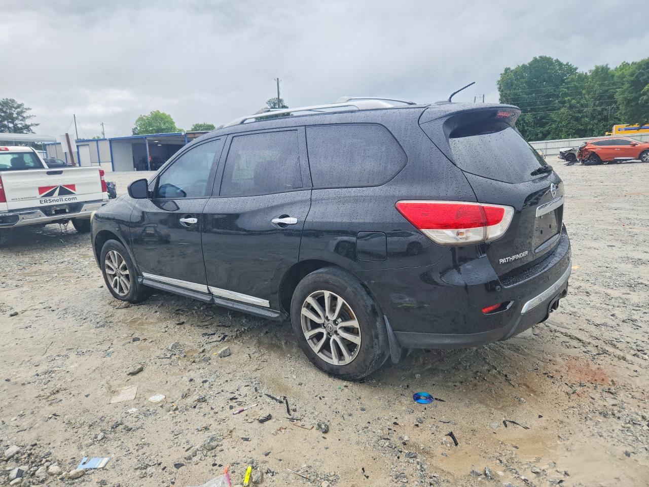 Nissan Pathfinder S