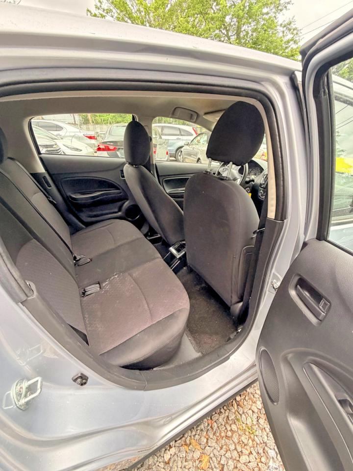 Mitsubishi Mirage Es