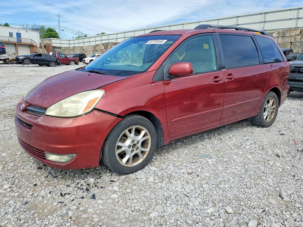 Salvage Toyota Sienna Image