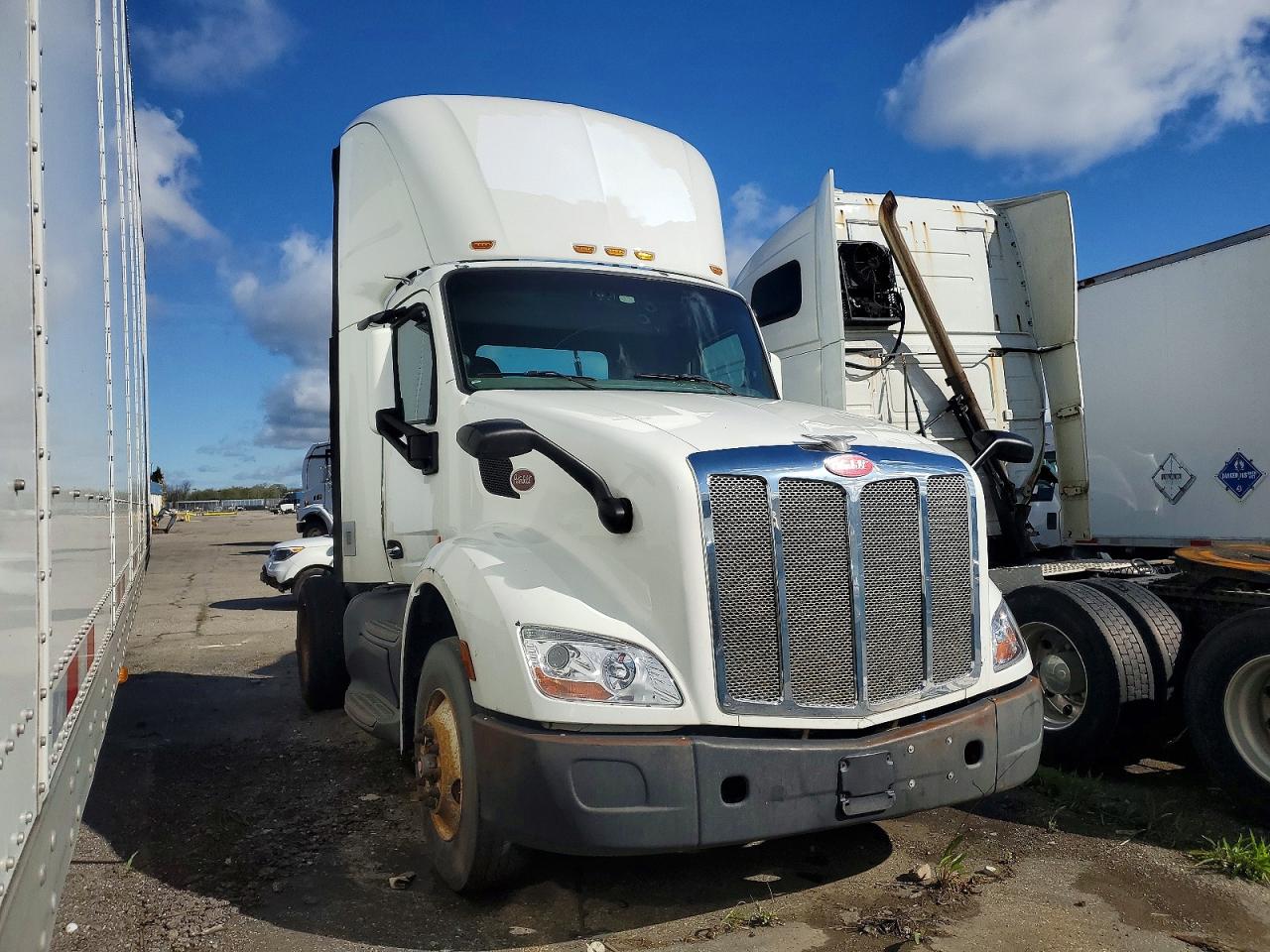 Salvage Peterbilt 579 Image