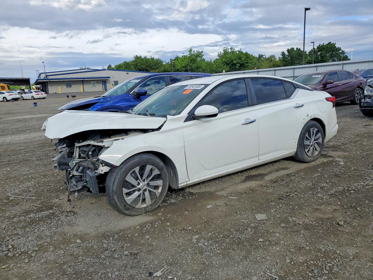 Salvage Nissan Altima Image